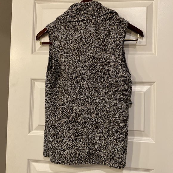 Chaps👚Sweater Vest -BLACK/WHITE print-Sleeveless👚 SIZE:P S /SMALL👚worn twice - Picture 5 of 7